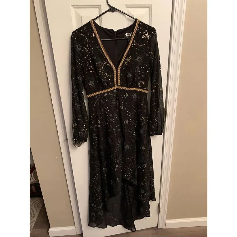 Star Wars beaded deep V-neck long sleeve shorts pants size medium